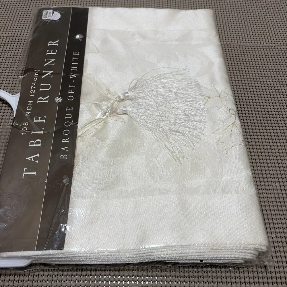 Table Runner Off-White Baroque Poinsettia Christmas Bed Bath Beyond 108x13 NEW